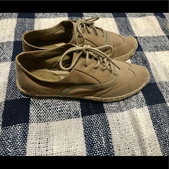 Nice cloth shoes by Cole Haan in size 6B - Picture 1 of 4